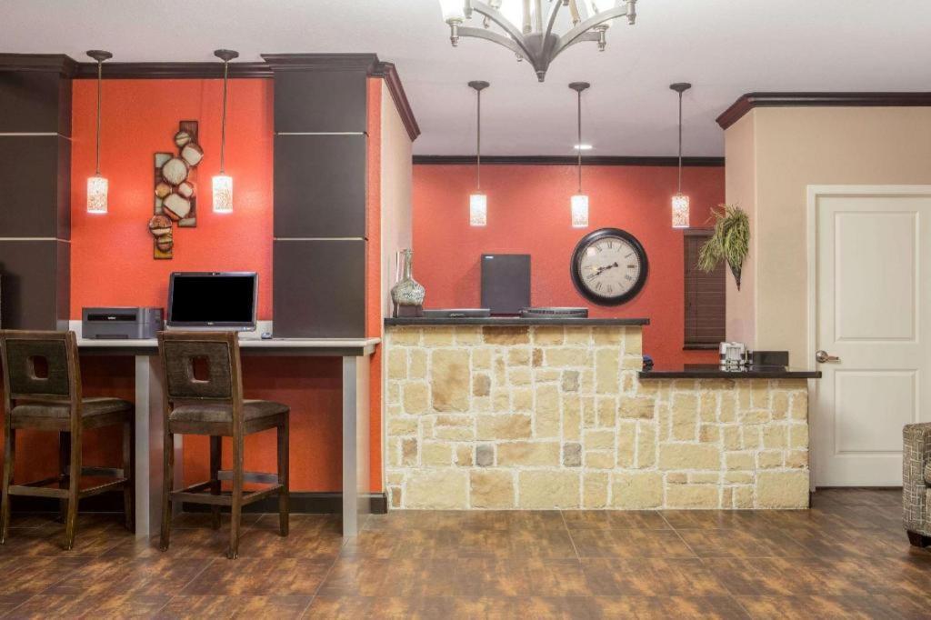 Hotel Super 8 By Wyndham Mansfield La Zewnętrze zdjęcie